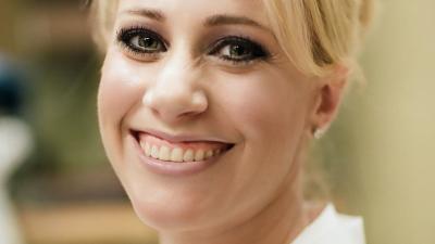 Janelle Ayres. Photo by Salk Institute